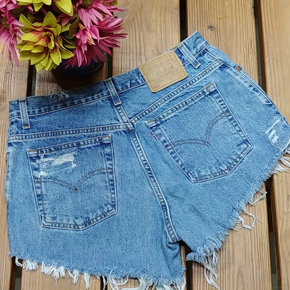 Levi's 550 distressed denim shorts